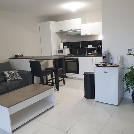 Appartement A Floirac Avec 2 Chambres, Un Parking Prive, Une Terrasse, A 5 Minutes En Voiture De L'Arkea Arena De Bordeaux Ngoại thất bức ảnh