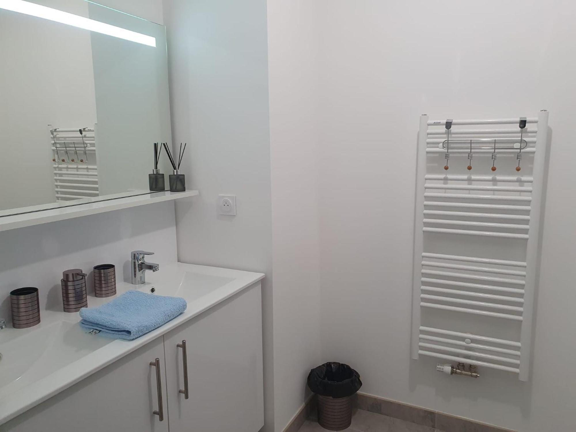 Appartement A Floirac Avec 2 Chambres, Un Parking Prive, Une Terrasse, A 5 Minutes En Voiture De L'Arkea Arena De Bordeaux Ngoại thất bức ảnh