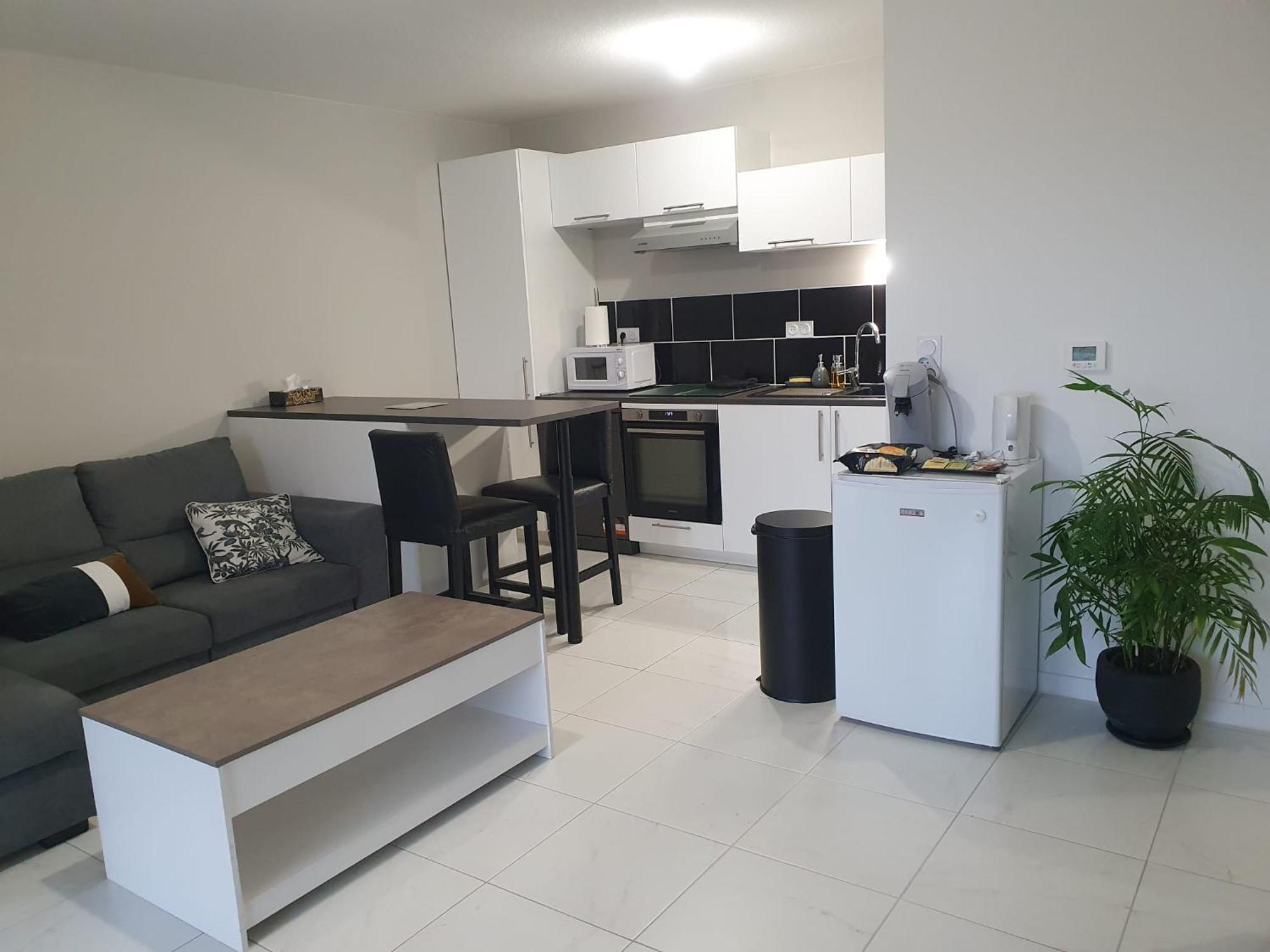 Appartement A Floirac Avec 2 Chambres, Un Parking Prive, Une Terrasse, A 5 Minutes En Voiture De L'Arkea Arena De Bordeaux Ngoại thất bức ảnh