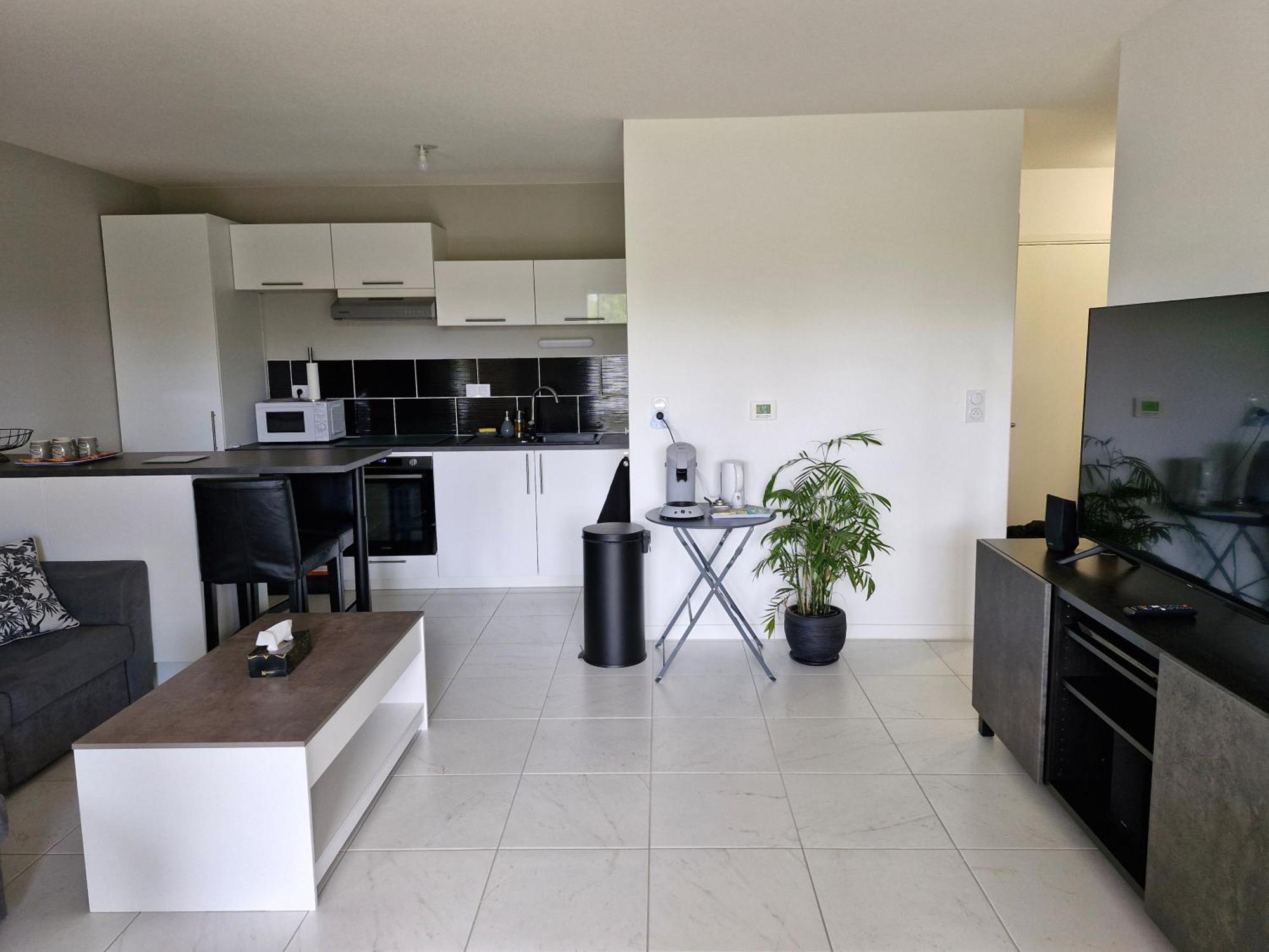 Appartement A Floirac Avec 2 Chambres, Un Parking Prive, Une Terrasse, A 5 Minutes En Voiture De L'Arkea Arena De Bordeaux Ngoại thất bức ảnh